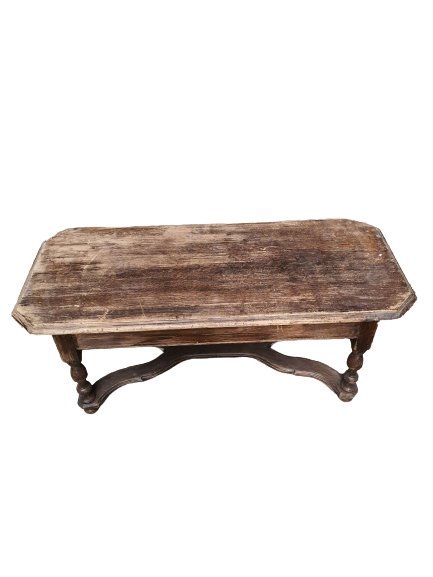 Table de salon décolorée avec pieds reliés par 1 entretoise - Charles VII Hanin